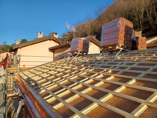 Copertura tetto in legno ventilato realizzata da EuroEdil Group a Novara